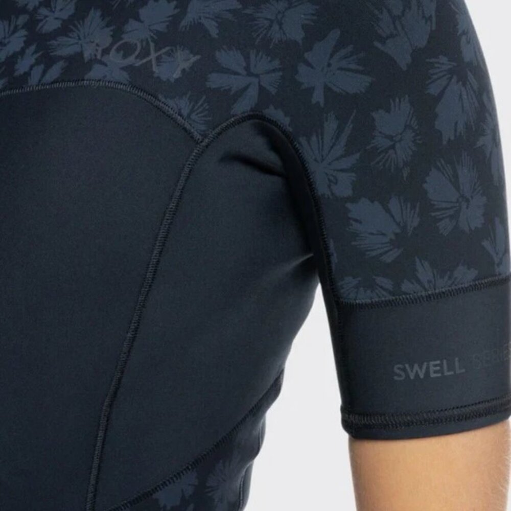 Roxy Black Floral Shorty Wetsuit NWT - Picture 3 of 8